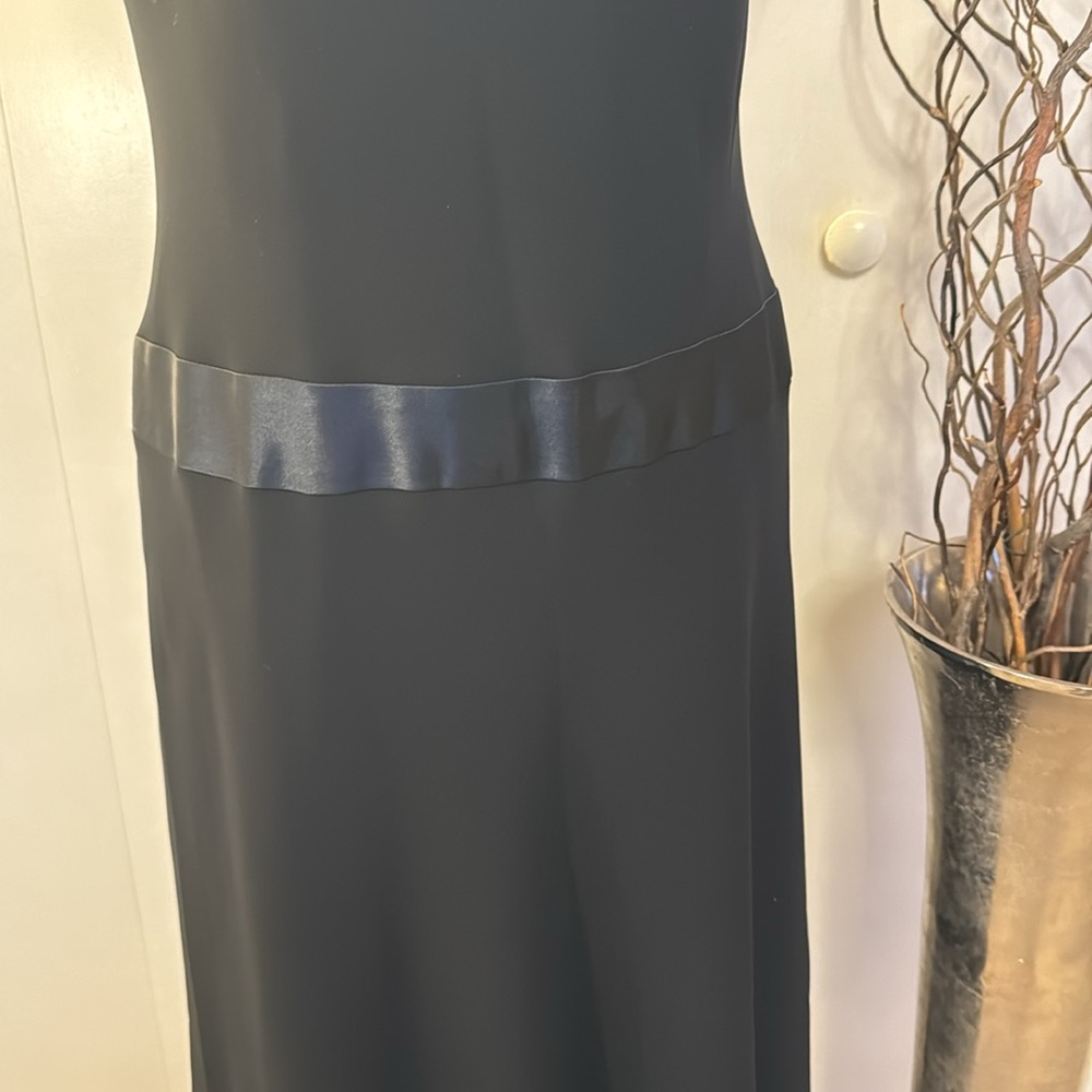 Evan Picone black sleeveless midi cocktail dress with liner - Picture 3 of 8